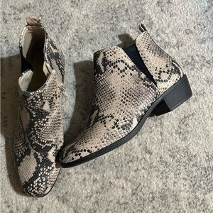 So Snakeskin look bootie